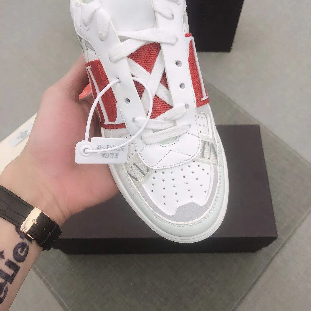 P440▫️V L7N spring and summer 🆕calf leather strap sneakers, no man should be able to refuse this style, classic color, so handsome! Purchase a high-precision replica of the original version to instantly sell off the market currency! 6 VLTN logo rubber effect straps - Valentino Garavani Logo printed on the back and tongue, all materials are customized to ensure quality! Size: 38/45 No. 018